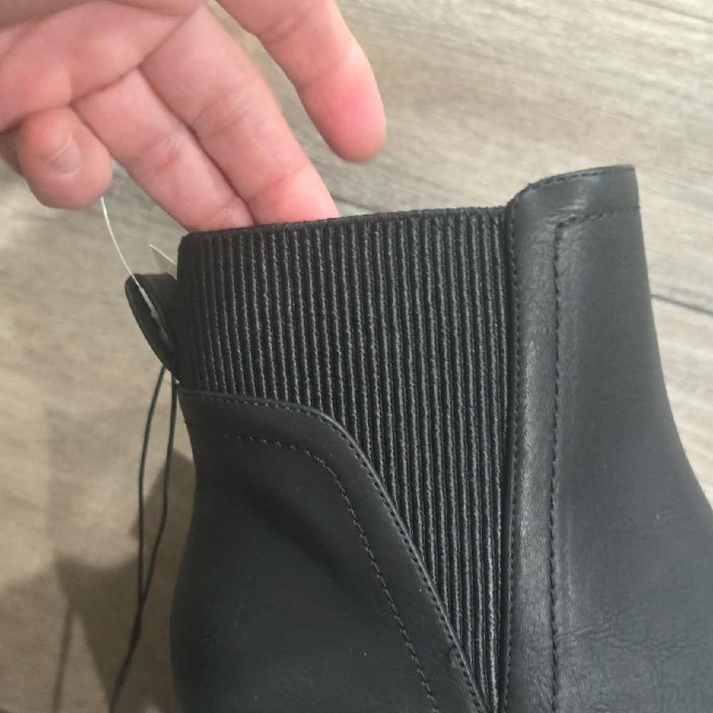 Brand New torrid Black Chunky Heel Chelsea Booties Size 8.5 WW - Picture 4 of 6
